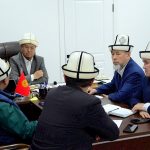 Кыргызстанда Орозодо чогулган 57 млн сом битир-садака муктаждарга таратылууда